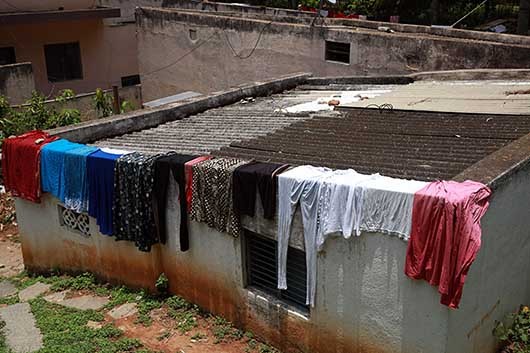 バンガロール 洗濯物を干す