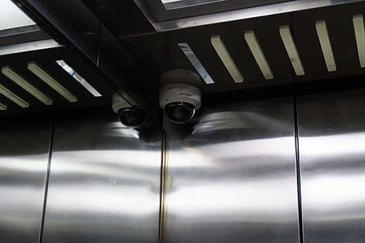 バンガロール エレベータの監視カメラ